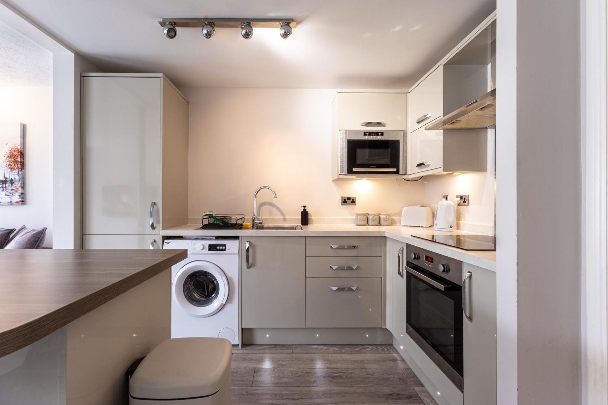 Modern 2 Bed Apartment Near Gatwick Crawley  Extérieur photo