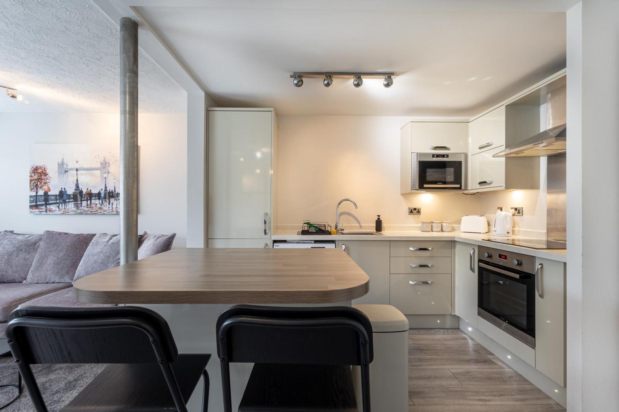 Modern 2 Bed Apartment Near Gatwick Crawley  Extérieur photo