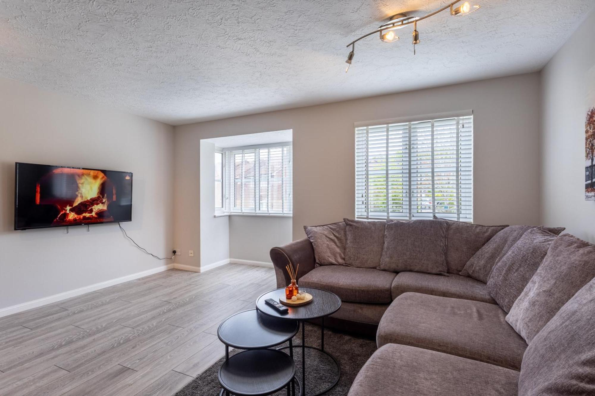 Modern 2 Bed Apartment Near Gatwick Crawley  Extérieur photo