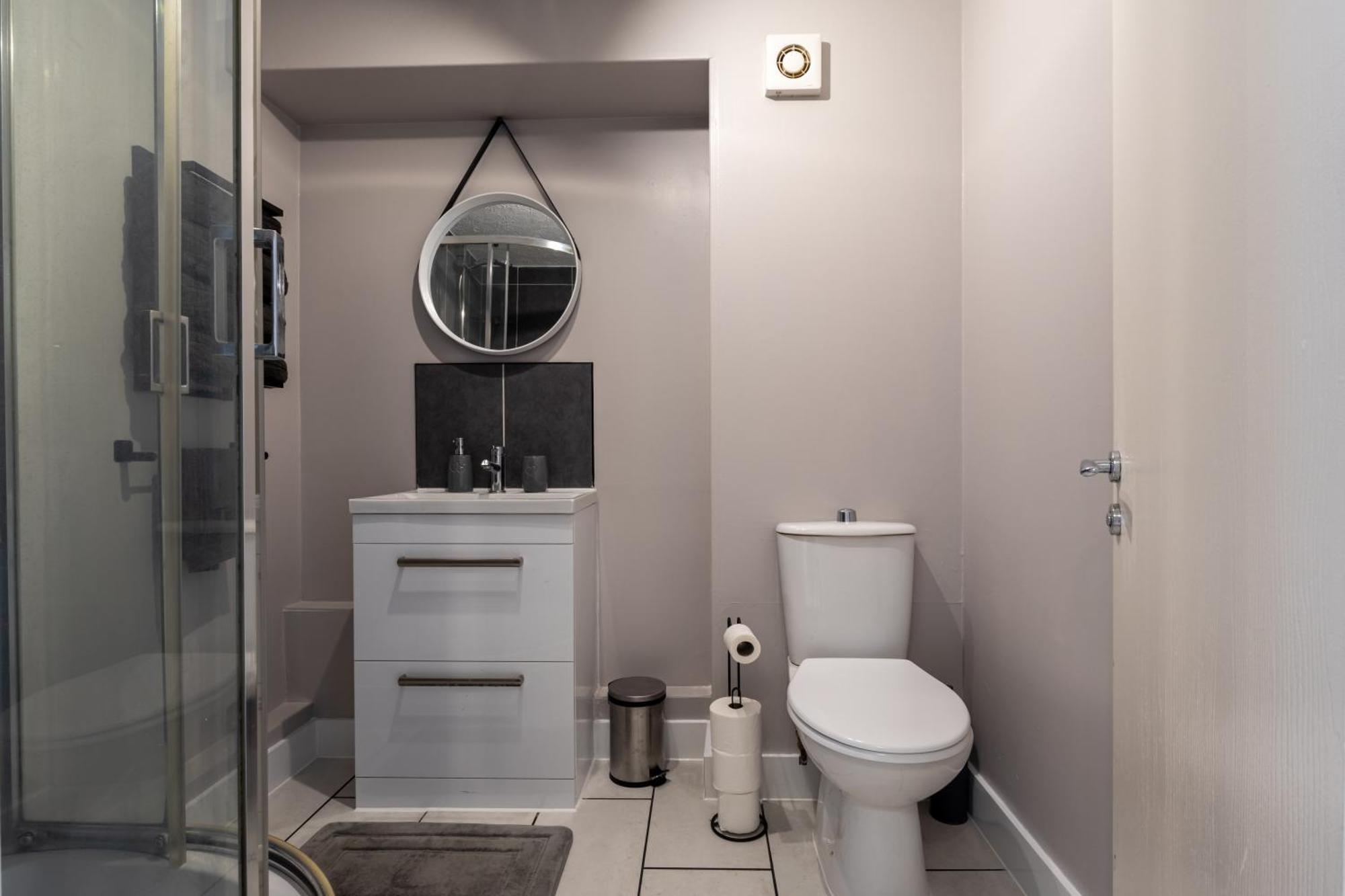 Modern 2 Bed Apartment Near Gatwick Crawley  Extérieur photo