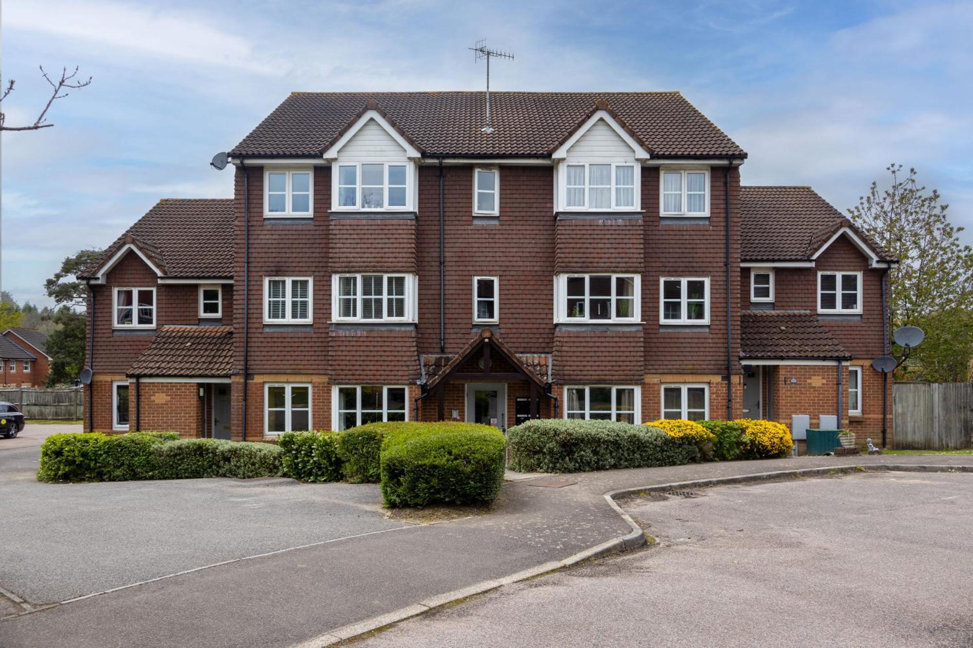 Modern 2 Bed Apartment Near Gatwick Crawley  Extérieur photo